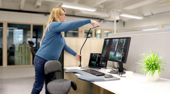 Wulff-Ergonomia-tyotuoli-nosto-590x430