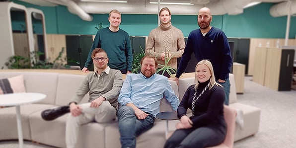 KUVASSA Wulff Works Oy:n toimitusjohtaja Sami Asikainen (edessä kesk.), Mikko Kohonen (edessä vas.), Eero Mäkelä (takana vas.), Jussi Vattuaho (takana kesk.), Kimmo Pikkarainen (takana oik.), Eevi Leinonen (edessä oik.)