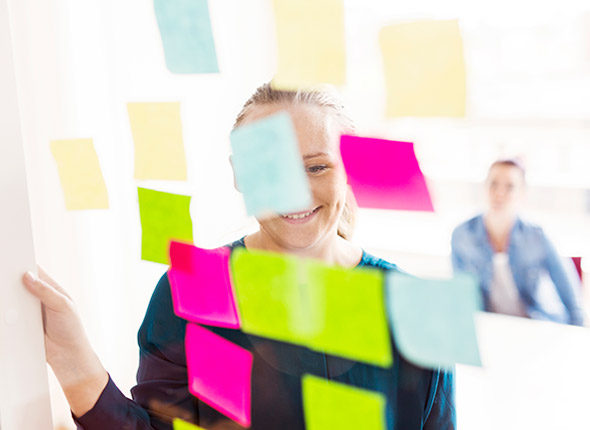 Post-it-muistilapuilla sujuvat niin yksilö- kuin ryhmätyötkin