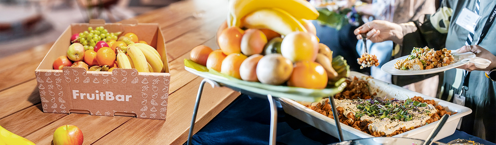 FruitBar-hedelmälaatikko ja Wulff Cateringin buffet-tarjoilu työpaikan taukoon ja tapahtumiin. FruitBar-hedelmälaatikko ja Wulff Cateringin buffet-tarjoilu työpaikan taukoon ja tapahtumiin.